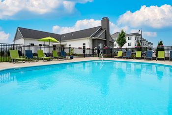 Swimming pool with well-appointed sun deck
